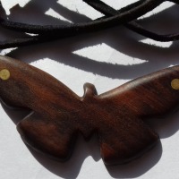 گردنبند منبت چوبی طرح پروانه
از چوب گردو- شمشاد- رزوود